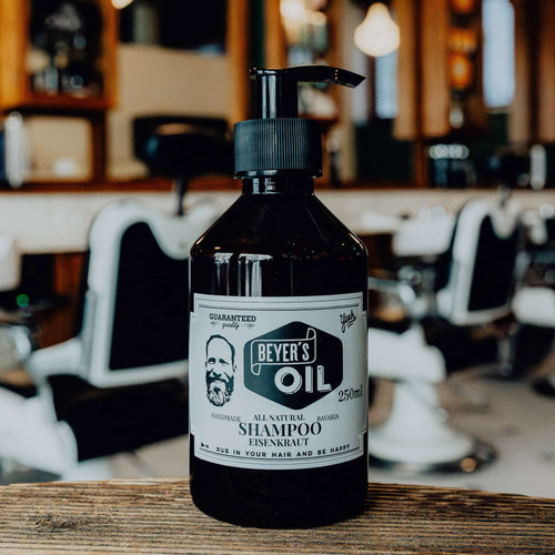 Bartshampoo einmassieren